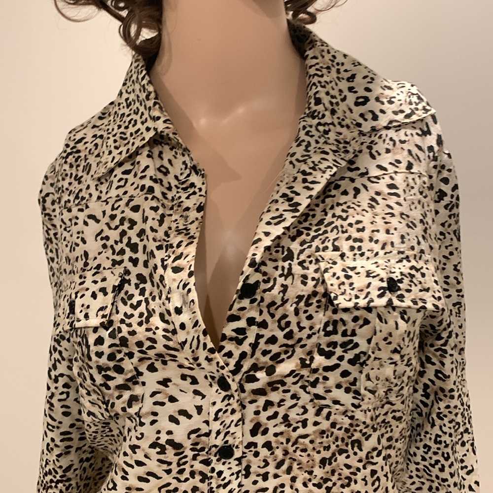 Leopard print Tunic. No wrinkle Cotton express viscose top. - Picture 2 of 7
